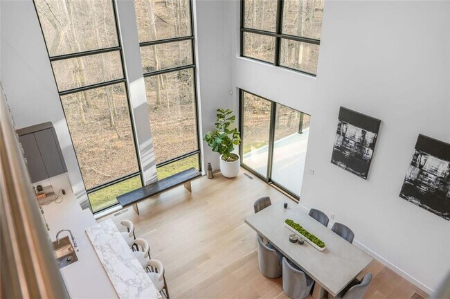 Building Photo - 1736 Cox Rd