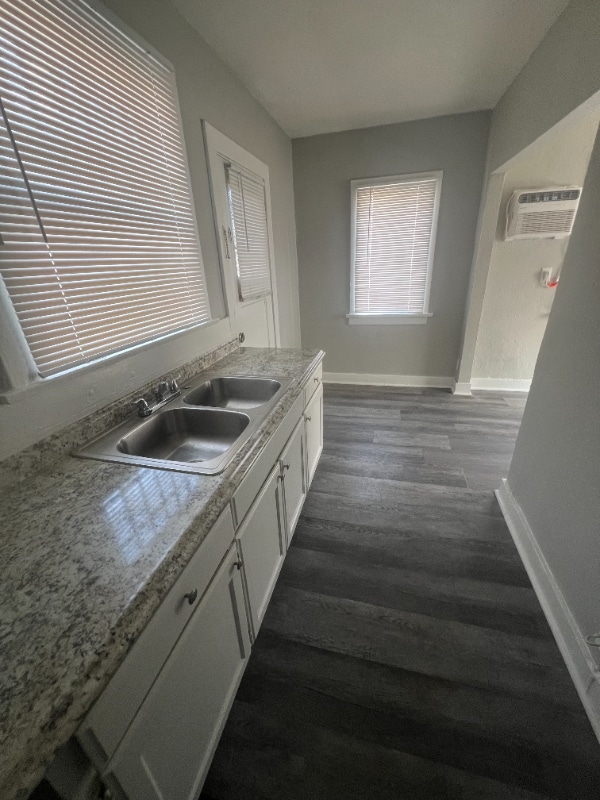 Building Photo - 1743 Sichel St