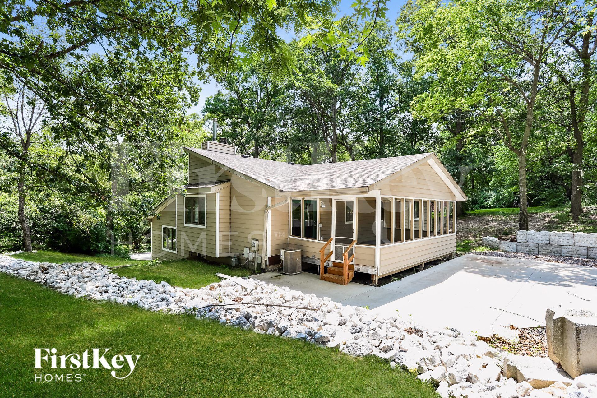 Building Photo - 405 Montbrook Dr