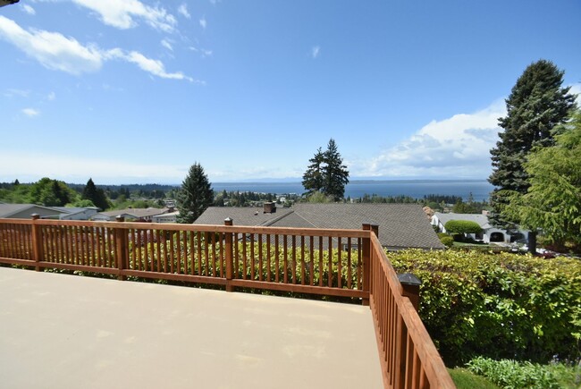 Building Photo - 4bd/2.5ba Edmonds Home