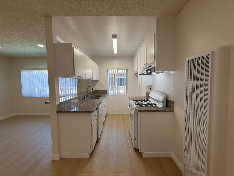 Building Photo - 5461 Kester Ave