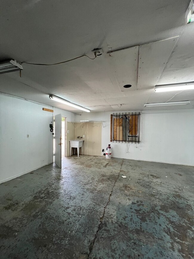 Building Photo - Available now! El Camino & Colfax - 2 bedr...