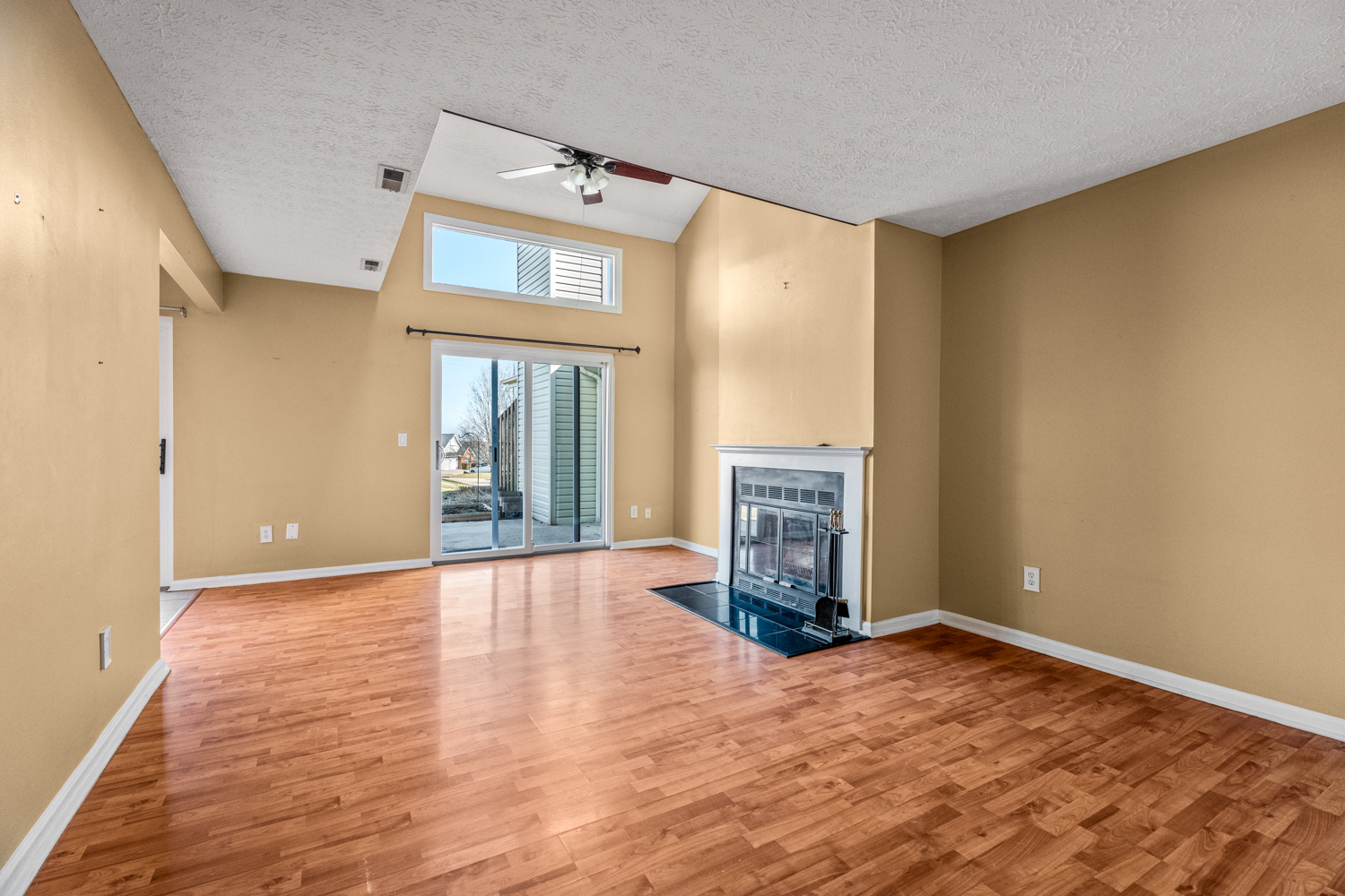 Living room - 706 Sherwood Green Ct