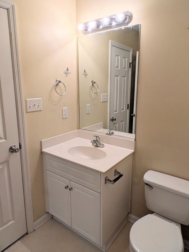 Building Photo - 407 Flowing Creek Dr