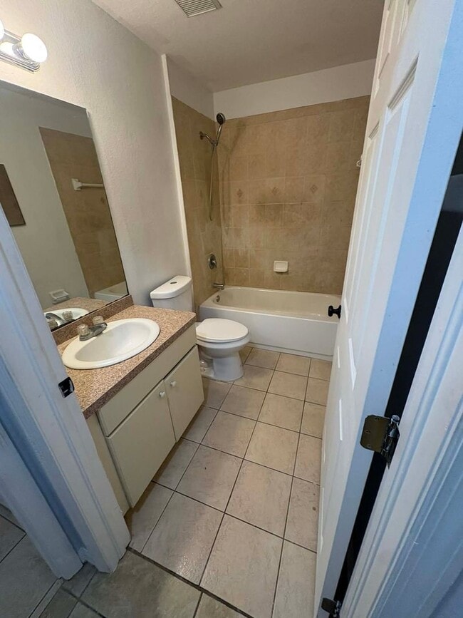 Building Photo - 1000/1002 W 12th Street