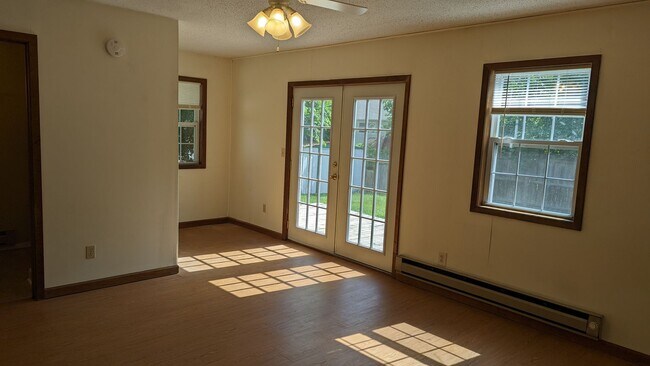 Building Photo - 810 Maplepark Dr
