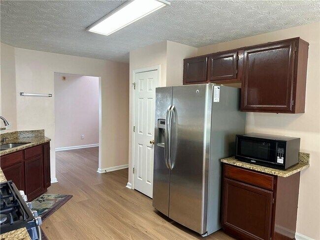 Building Photo - 665 Walnut Creek Dr NW