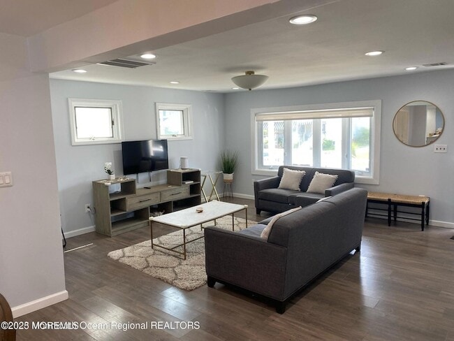 Building Photo - 505 West St