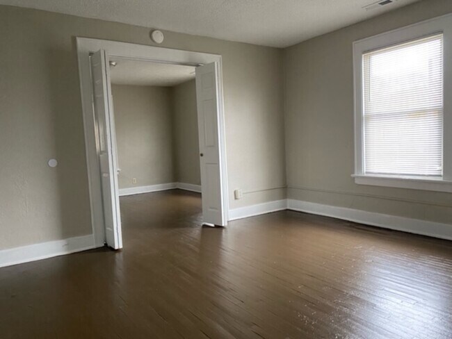 Building Photo - 299 N State St