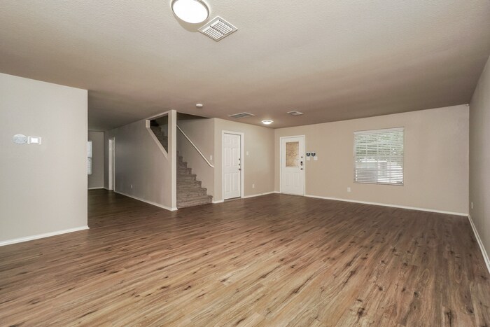 Building Photo - 349 Willow View