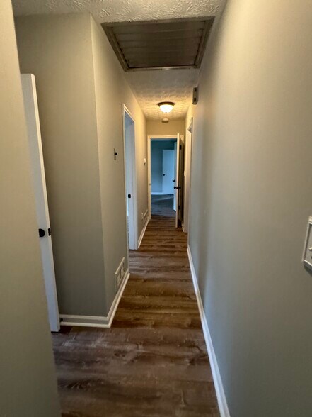 Building Photo - 1490 Crooked Creek Rd