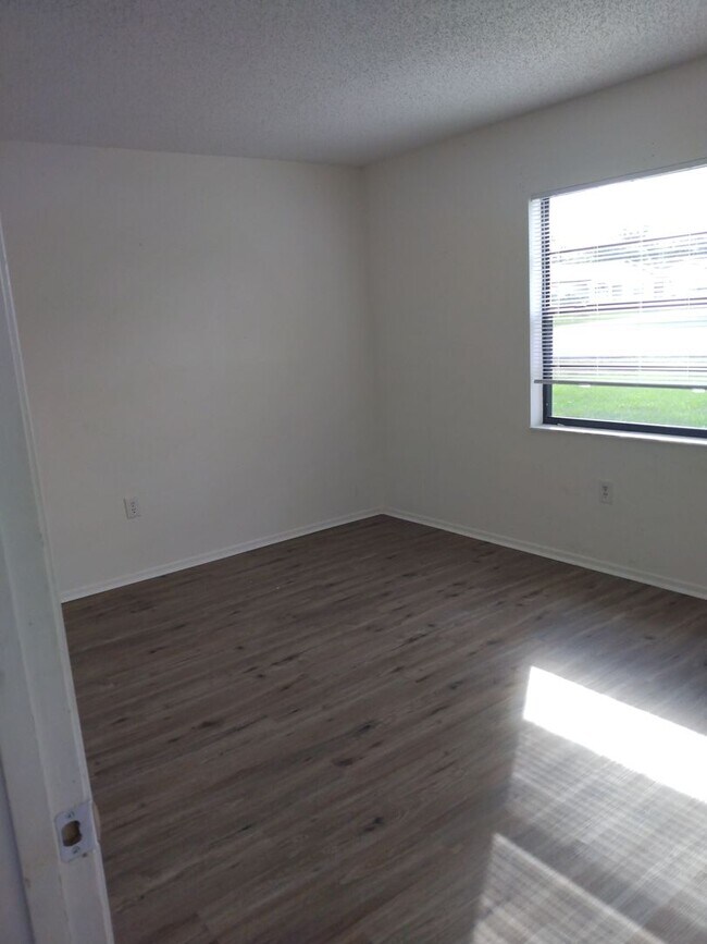 Building Photo - 3 bedroom 2 bathroom Pool House price redu...