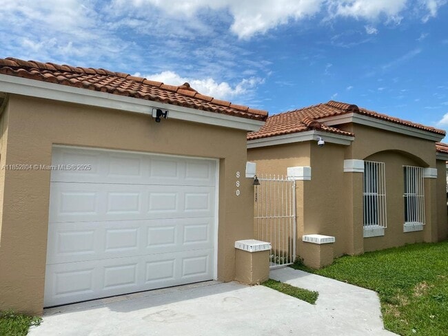 Building Photo - 880 NW 123rd Ct