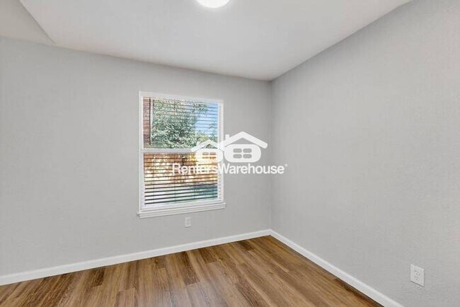 Building Photo - READY FOR MOVE-IN, 3-BEDROOM, 2-BATH HOME ...