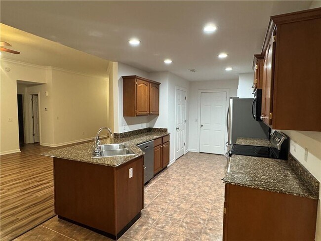 Building Photo - 285 Carrington Ave