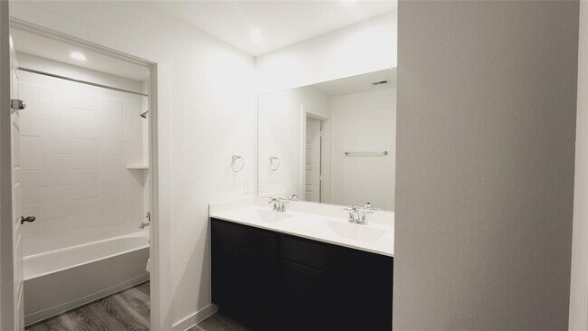 Building Photo - 3217 Creston Gate Dr