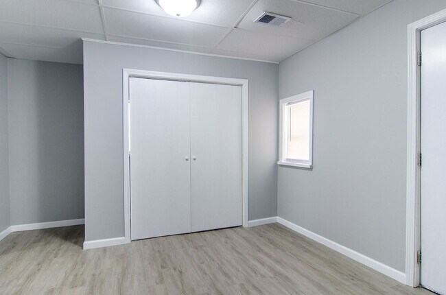 Building Photo - 2 Bed 1 Bath House