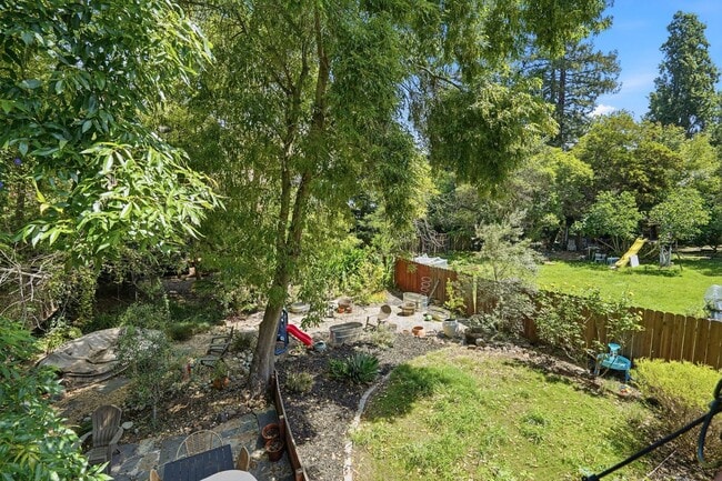 Building Photo - Beautiful Spacious 3-bedroom 2-Bath in Oakland!
