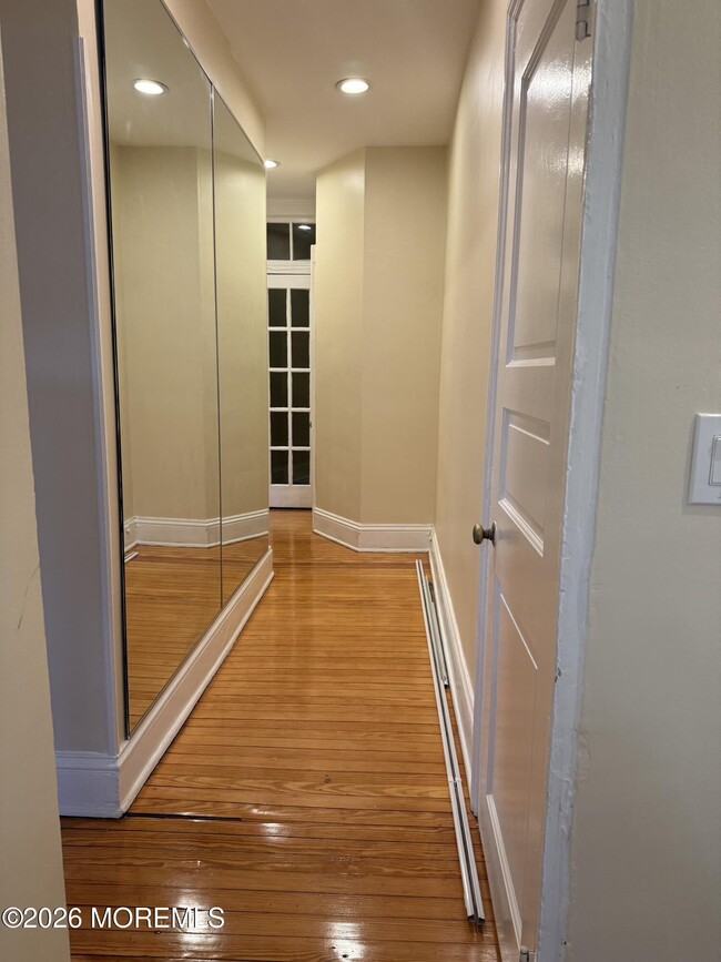 Building Photo - 126 Lake Ave