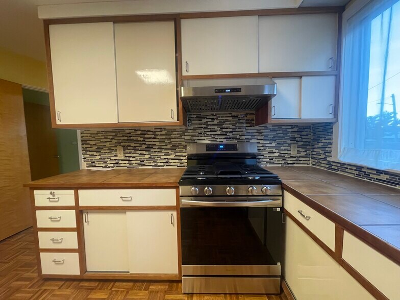 Building Photo - 10 Packard Ave