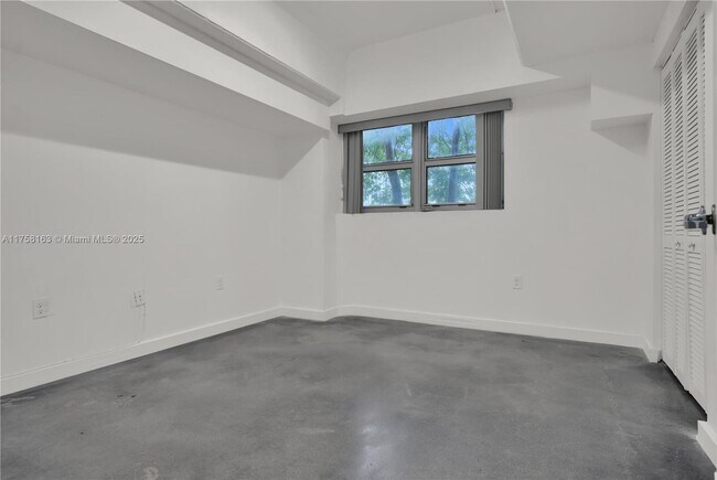 Building Photo - 4332 Collins Ave
