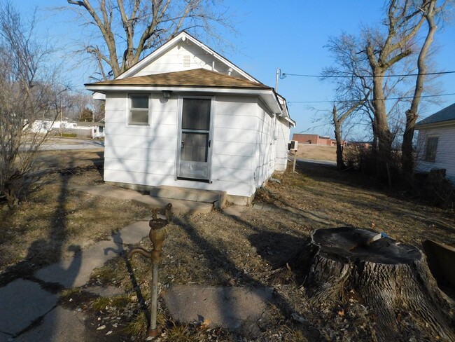 Building Photo - Charming 3-bedroom