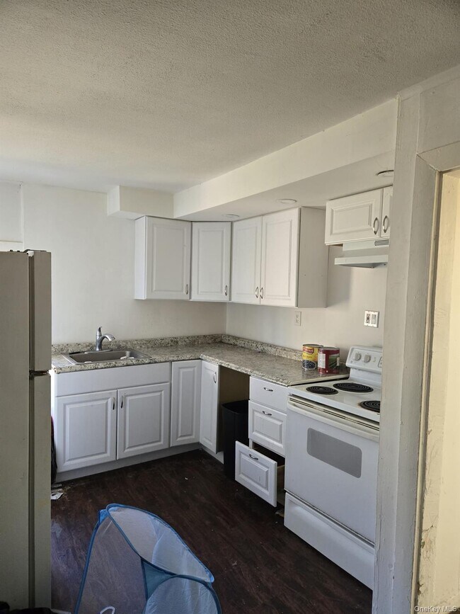 Building Photo - 130 Center St