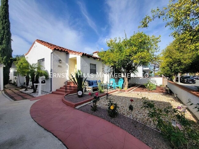 Primary Photo - 1911 Cedar Ave