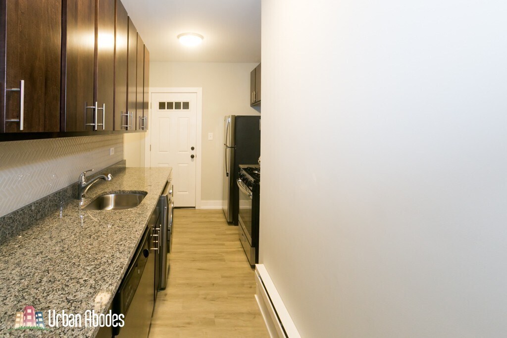 Building Photo - 703 W Brompton Ave