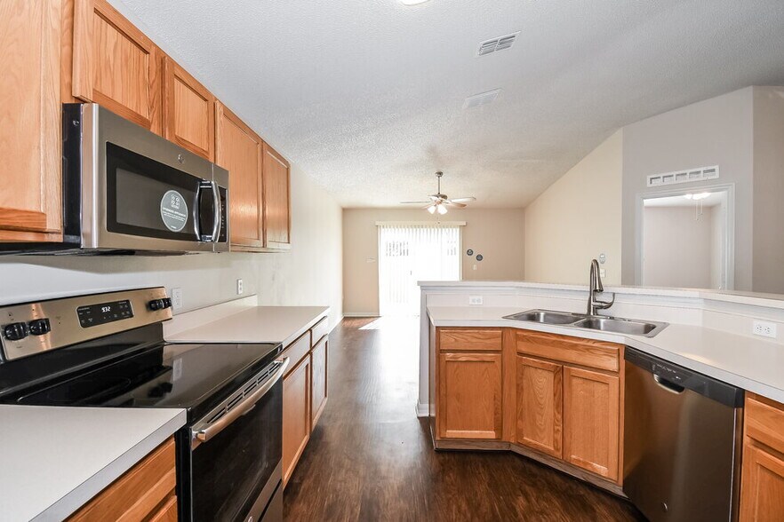 Building Photo - 7428 Prosperity Park Rd N