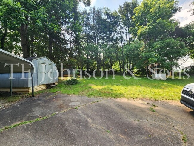 Building Photo - Secluded 2 Bedroom Manufactured Home