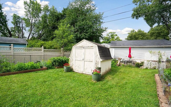 Building Photo - 4900 Woodlyn Dr