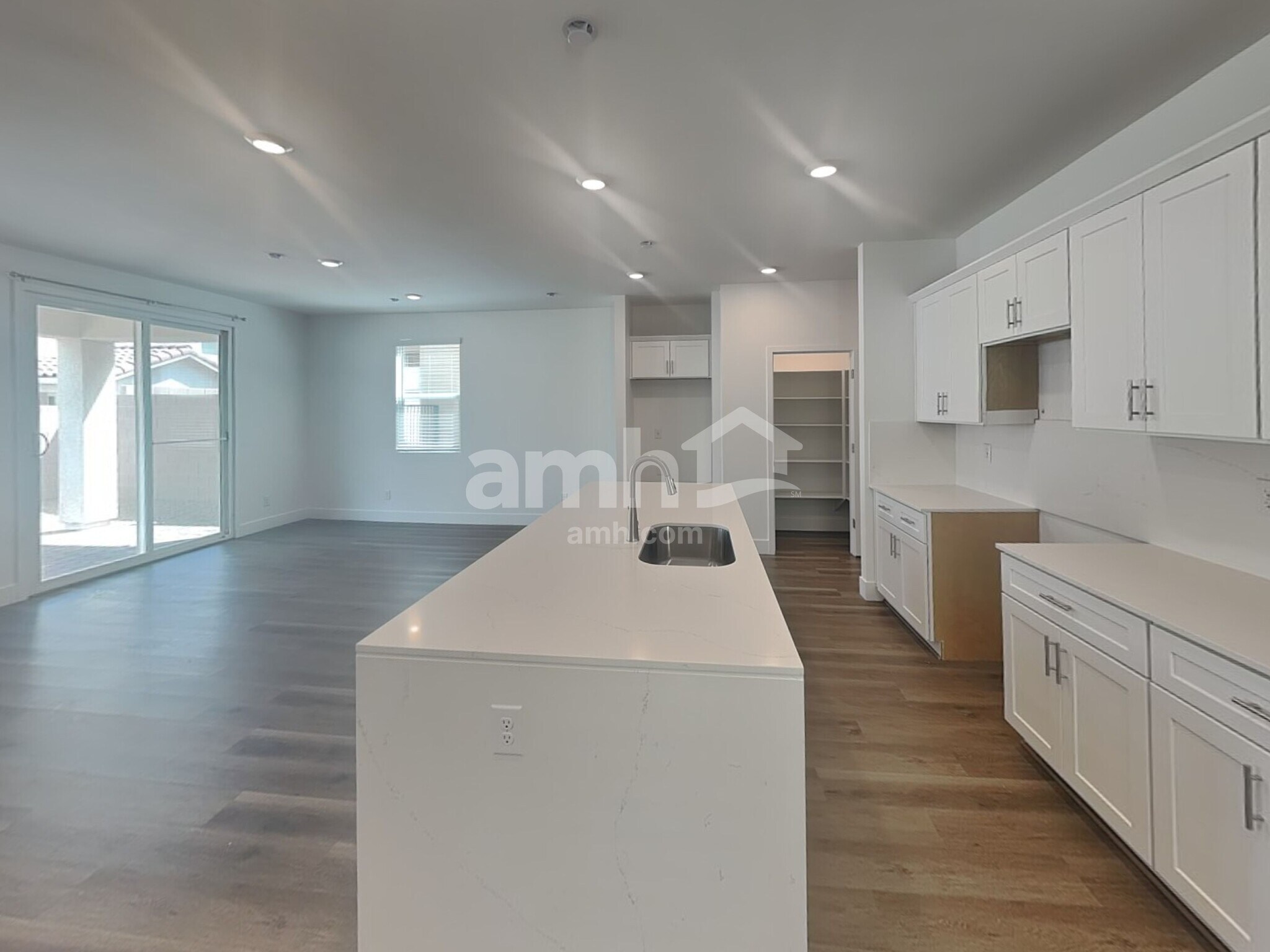Building Photo - 5872 Vaes Dothrak St
