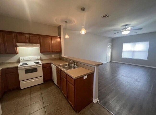 Building Photo - 3010 SE J St