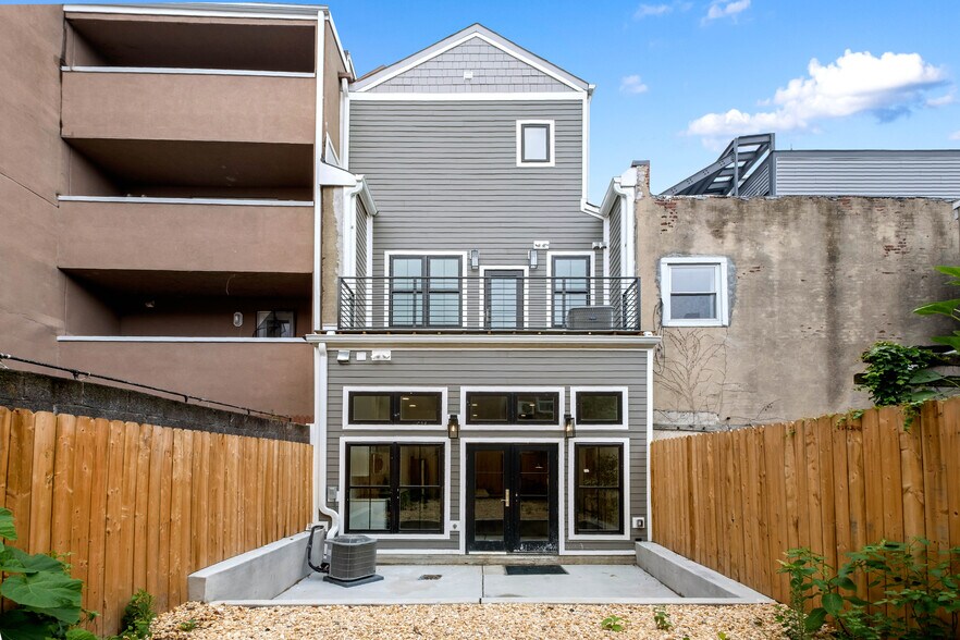 Building Photo - 702 Alter St