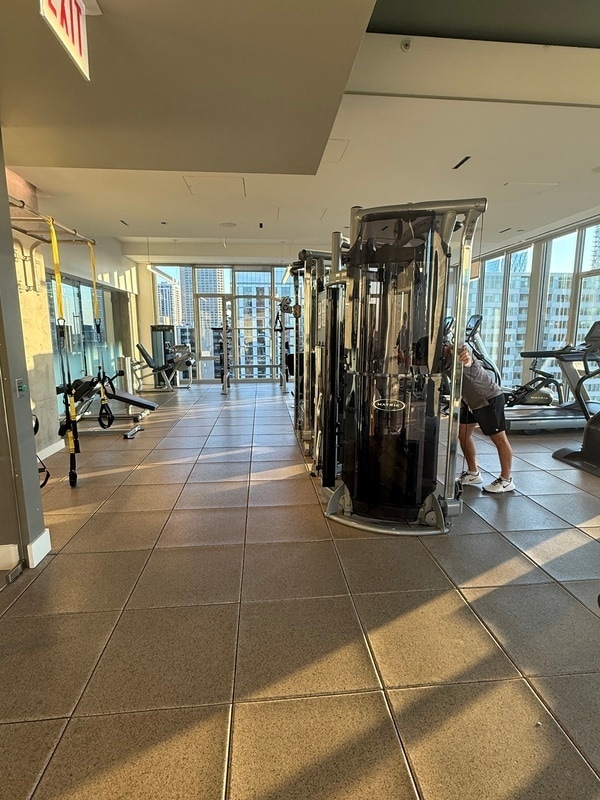 Building Photo - 11 N Green St