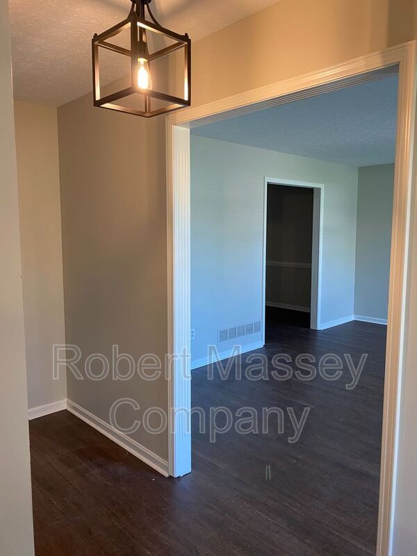 Building Photo - 6802 Penwern Ct