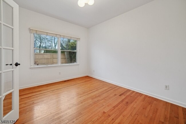 Building Photo - 17 Grove St