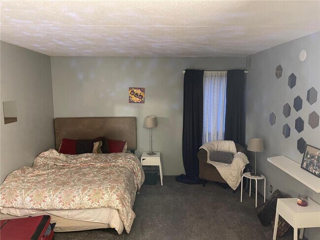 Building Photo - 6730 Vernon Ave S