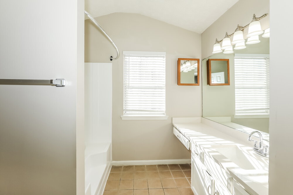 Building Photo - 939 Maple Leaf Ridge