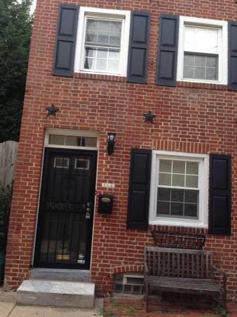 Building Photo - 706 N Bodine St