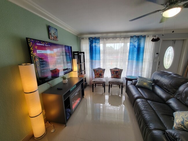 Building Photo - 1520 NE 33rd St