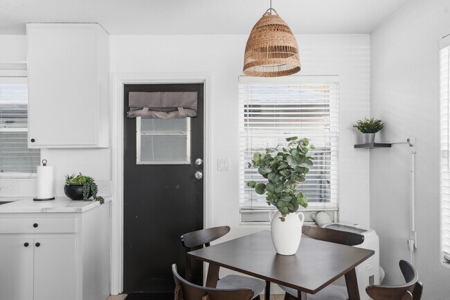 Building Photo - 2606 Juan St