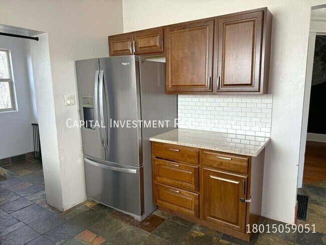 Building Photo - 1386 S 900 W