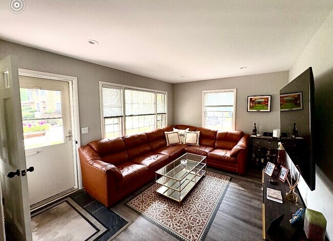 Building Photo - 104 Michigan Ave