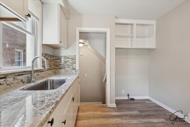 Building Photo - $1300 3 bedroom bungalow