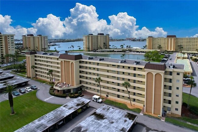 Building Photo - 4650 Cove Cir