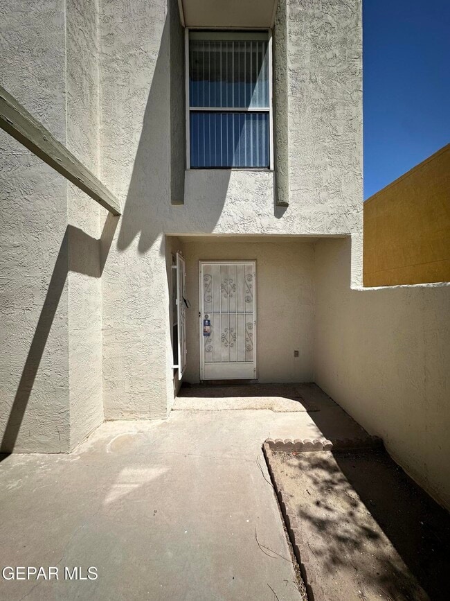 Building Photo - 336 Villa Canto St