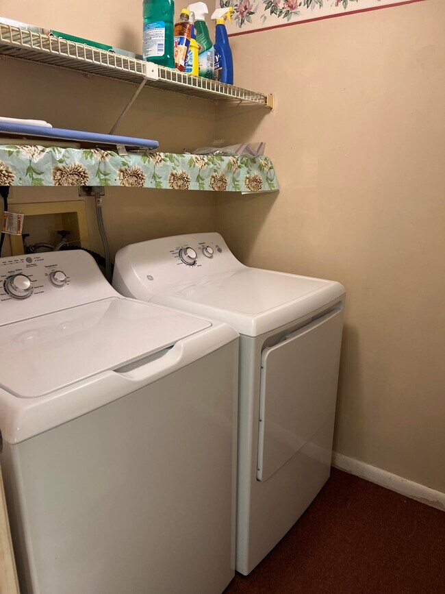 Building Photo - 14475 Strathmore Ln