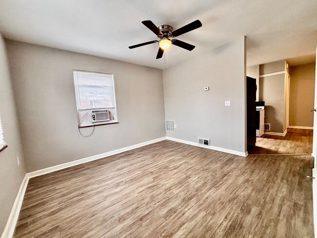 Building Photo - 2bd 1ba Fairborn